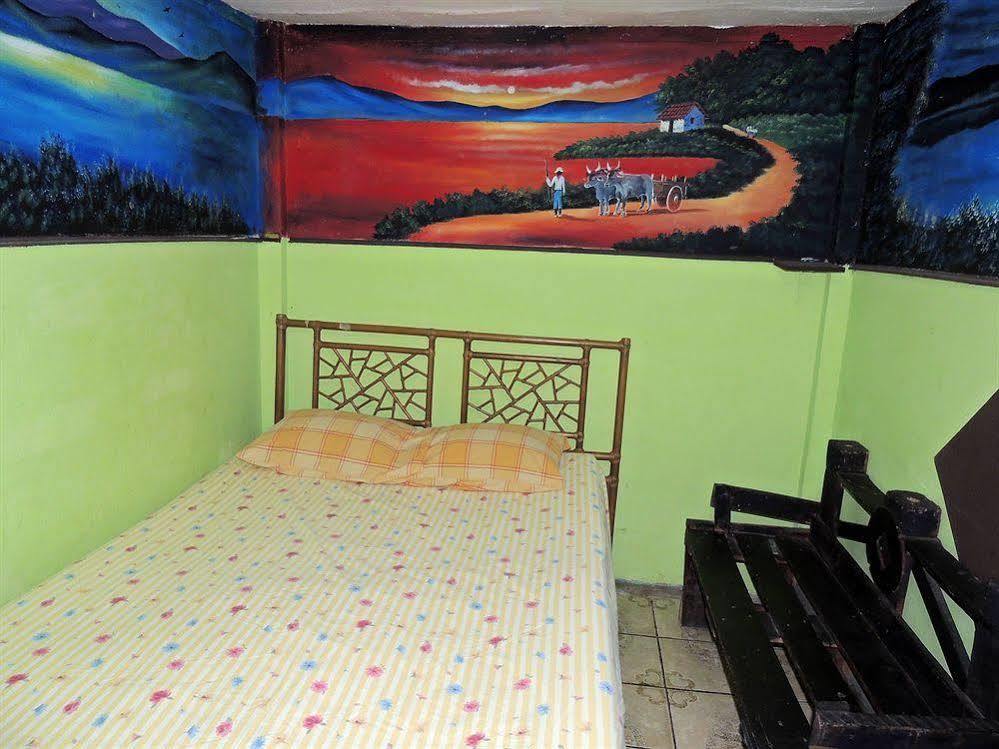 Hostal Del Este Santa Fe Сан-Хосе Экстерьер фото